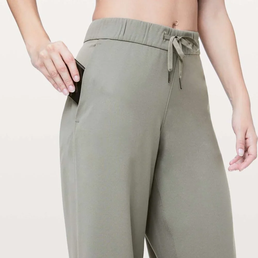 NEW Lululemon On The Fly Pant *Wide Leg Woven 31.5" Grey Sage size 8 - Picture 4 of 8